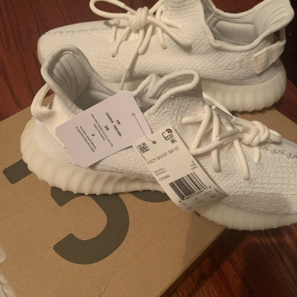 Adidas yeezy 350 v2 triple white main image 15
